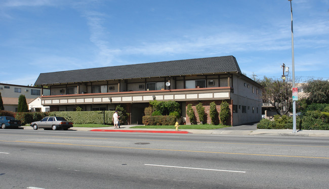 Victory Garden Apartments in Van Nuys, CA - Building Photo - Building Photo