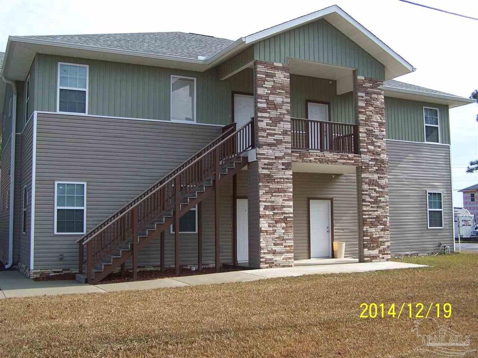 7071 Lake Joanne Dr in Pensacola, FL - Building Photo