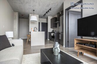 939 W Washington Blvd in Chicago, IL - Foto de edificio - Building Photo