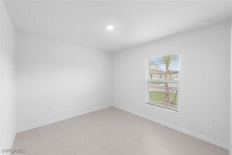 17627 Paradiso Wy in North Fort Myers, FL - Building Photo - Building Photo