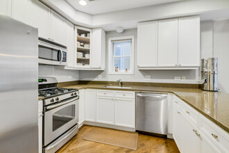 1541 W Roscoe St, Unit 2 in Chicago, IL - Building Photo - Building Photo
