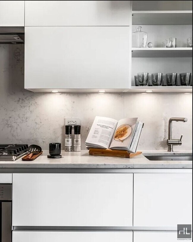 East 44th Street in New York, NY - Building Photo - Building Photo