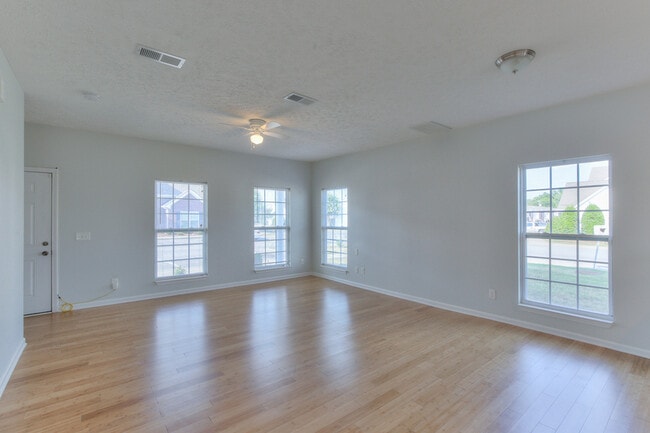 3052 RG Buchanan Dr in La Vergne, TN - Foto de edificio - Building Photo