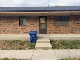 100 E Brasfield St in Smithville, MO - Building Photo