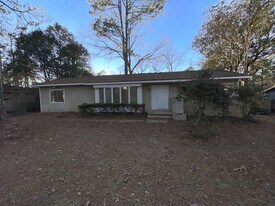 3147 Shirley Dr in Jackson, MS - Building Photo