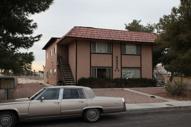 5325 Redberry St in Las Vegas, NV - Foto de edificio - Building Photo