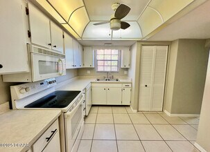 2250 S Palmetto Ave in Daytona Beach, FL - Building Photo - Building Photo