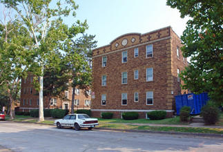 Bingham Court in St. Louis, MO - Building Photo - Building Photo