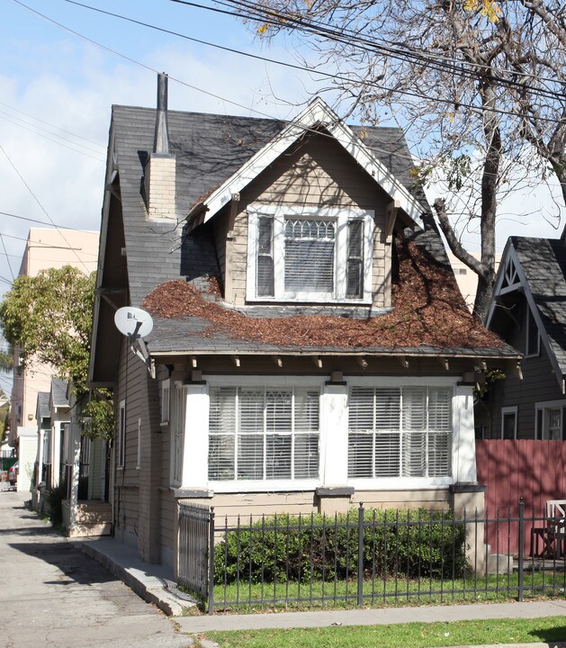 429 W 5th St in Long Beach, CA - Building Photo