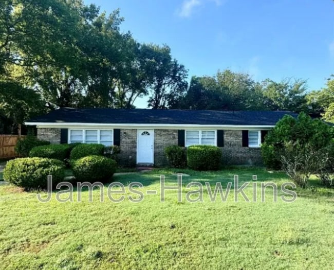 property at 1206 Woodbridge Dr