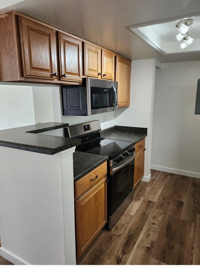 8335 Fairmount Dr in Denver, CO - Building Photo - Building Photo