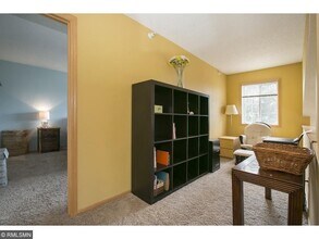 17647 Hackberry Ct in Eden Prairie, MN - Building Photo - Building Photo