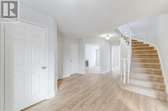 20 Felt Crescent in Barrie, ON - Building Photo - Building Photo