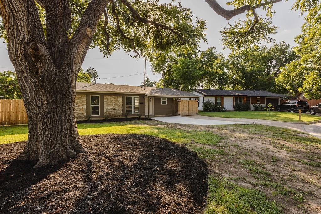 501 Oakley Ct in Austin, TX - Building Photo