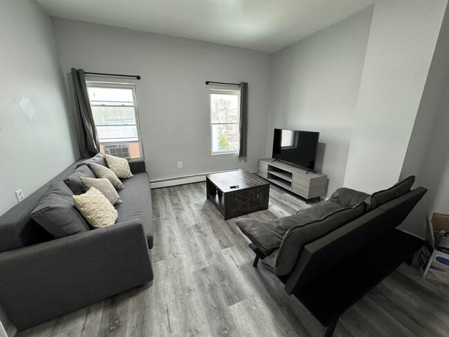 1172 Summit Ave in Jersey City, NJ - Building Photo - Building Photo