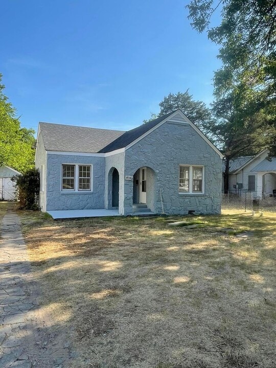 816 11th Ave NW in Ardmore, OK - Building Photo