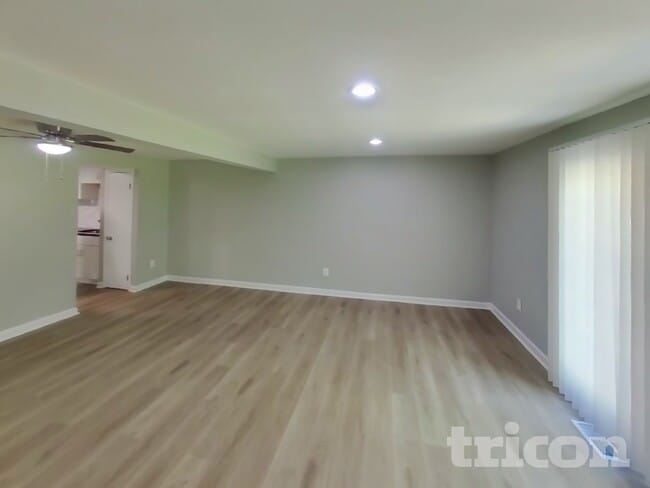 9226 Throgmorton Rd in Parkville, MD - Foto de edificio - Building Photo