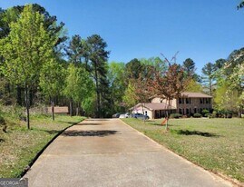 2220 Sunny Hill Rd in Lawrenceville, GA - Building Photo