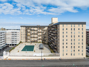 Neptune Towers in Long Beach, NY - Building Photo - Building Photo