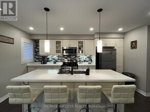 1727 Copeland Cir in Milton, ON - Building Photo - Building Photo