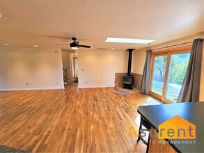 2602 Zemke Rd in Talent, OR - Building Photo - Building Photo