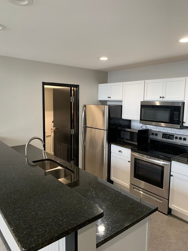 105 Pendleton St-Unit -1 in Marion, VA - Building Photo - Building Photo