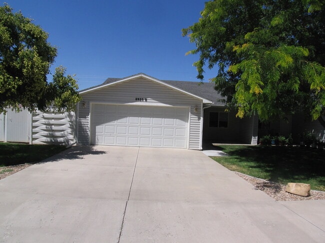 property at 2929 Bunting Ave