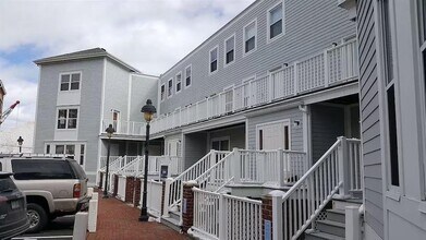 33 Deer St, Unit 507 in Portsmouth, NH - Foto de edificio - Building Photo