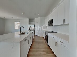 8373 Buckskin Clf Ave in Las Vegas, NV - Foto de edificio - Building Photo