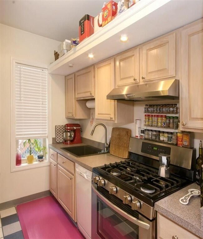 56 Market St, Unit 1, Unit 1