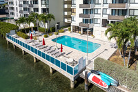 Guildford House in Bay Harbor Islands, FL - Foto de edificio - Building Photo