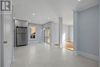 126 Largo Crescent in Vaughan, ON - Building Photo - Building Photo