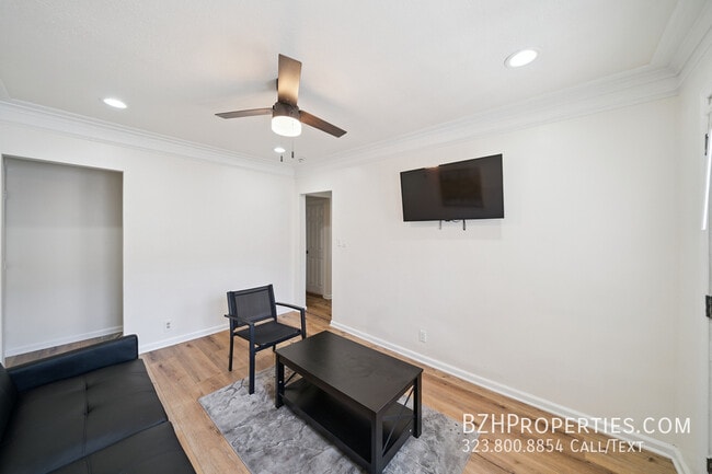 1165 W 38th St in Los Angeles, CA - Building Photo - Building Photo