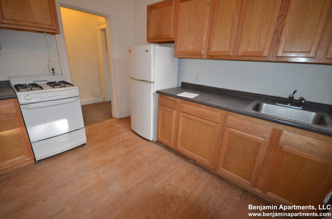 1632 Commonwealth Ave, Unit 2 in Boston, MA - Foto de edificio - Building Photo