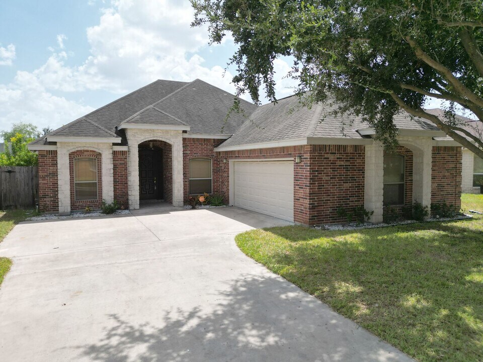2424 E 23rd St in Mission, TX - Building Photo