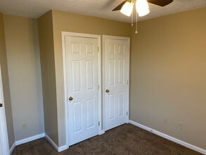 913 Weeping Willow Dr, Unit Four in Berea, KY - Foto de edificio - Building Photo