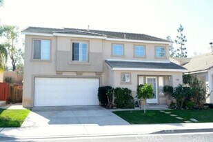 1030 Morning Sun Ln in Corona, CA - Building Photo