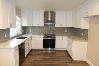 379 Windward Way in Sacramento, CA - Building Photo - Building Photo