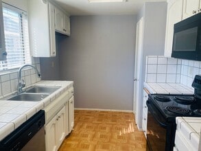 2220 Sunmist Ln in Modesto, CA - Building Photo - Building Photo