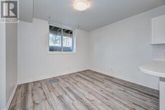 164-164 Heiman St in Kitchener, ON - Building Photo - Building Photo