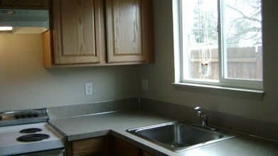 1212 12th Ave NW in Puyallup, WA - Building Photo - Building Photo