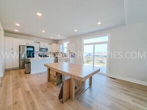 305 NW Horan Ct in Waukee, IA - Foto de edificio - Building Photo