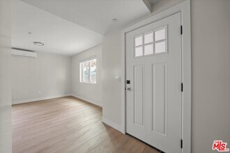 1317 Punta Gorda St in Santa Barbara, CA - Foto de edificio - Building Photo