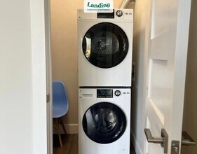 9940 137th Pl NE-Unit -1.1332907 in Kirkland, WA - Building Photo - Building Photo