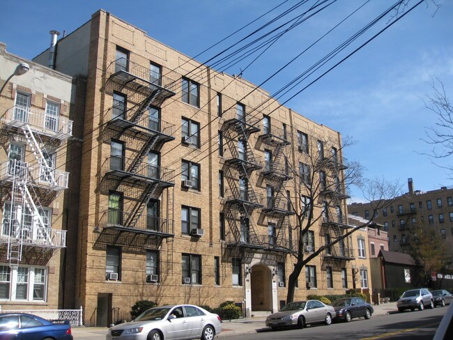 25-21 31 Avenue in Long Island City, NY - Building Photo - Building Photo