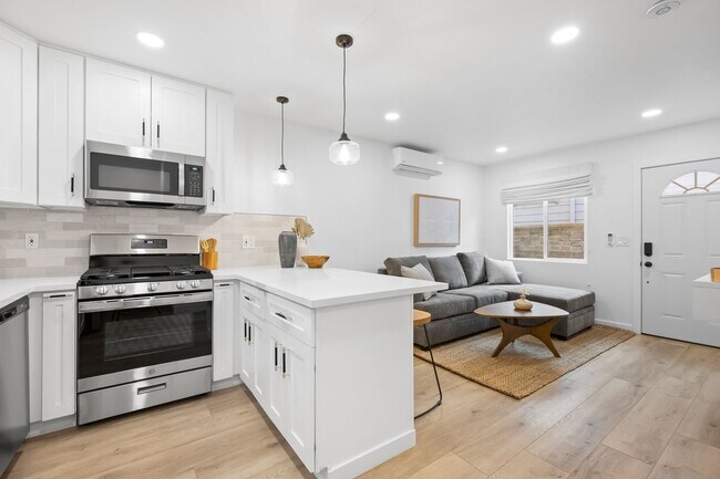 834 Island Ct in San Diego, CA - Foto de edificio - Building Photo