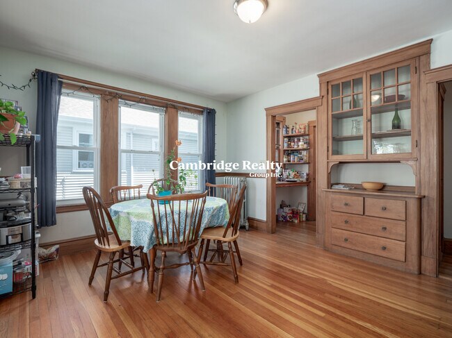 54 Upland Rd, Unit 2 in Somerville, MA - Foto de edificio - Building Photo