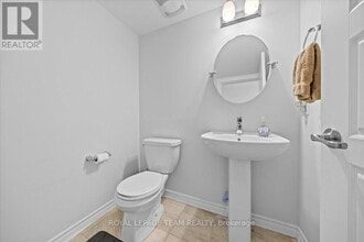 814 Stallion Cres in Ottawa, ON - Building Photo - Building Photo