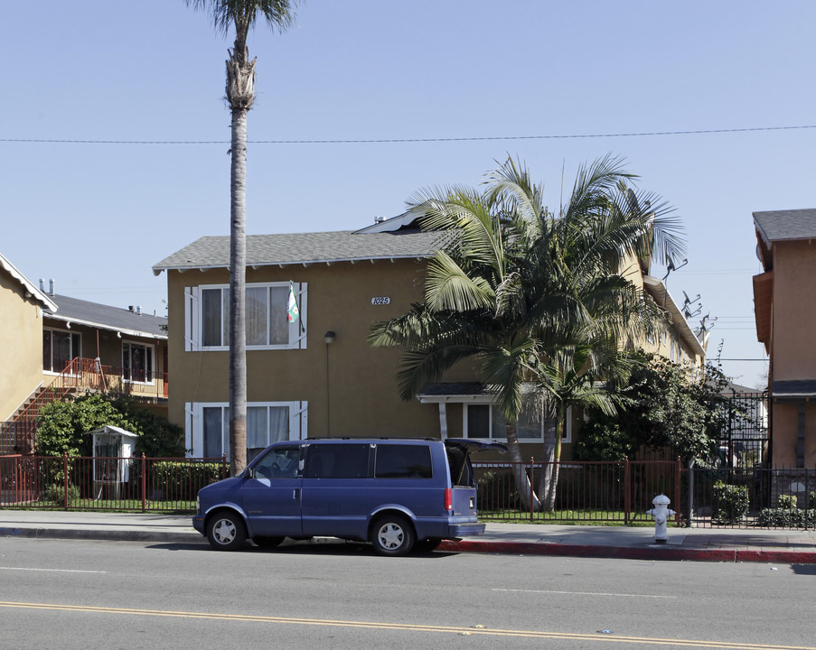 1025 S Standard Ave in Santa Ana, CA - Foto de edificio