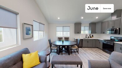 564312 Auckland Ave in Los Angeles, CA - Building Photo - Building Photo